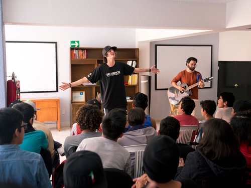 Danny Ocean performing for the kids at the shelter.