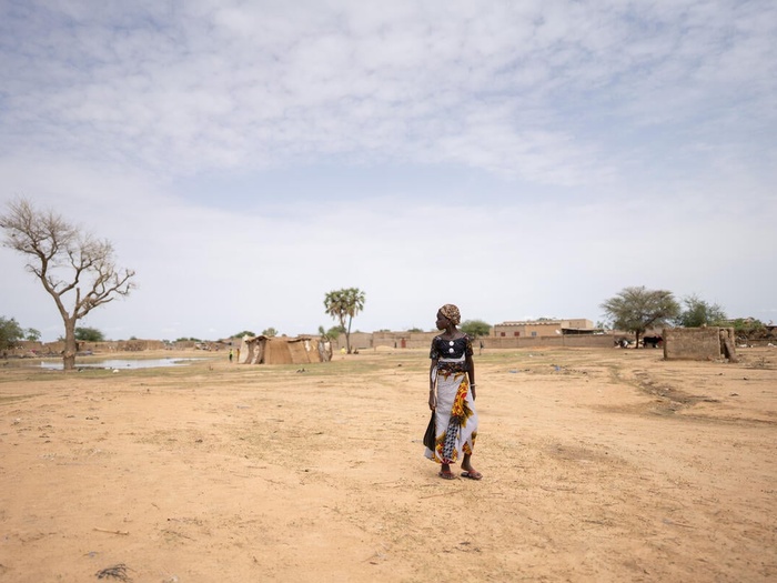 Burkina Faso. Community organizer wins joint UNHCR Nansen Refugee Award regional prize for Africa