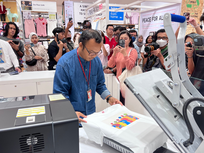 Malaysia - demonstration of shirt printing
