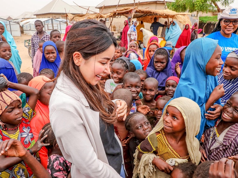 Aseel Omran standing in the middle of a group of displaced people in Maiduguri, Nigeria.