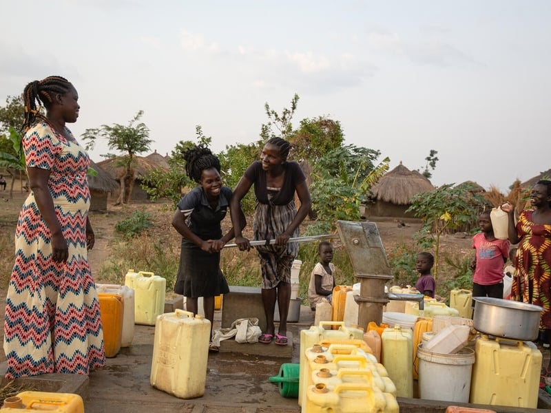 Uganda. South Sudanese refugees at Bidibidi settlement welcome visit of High Commissioner