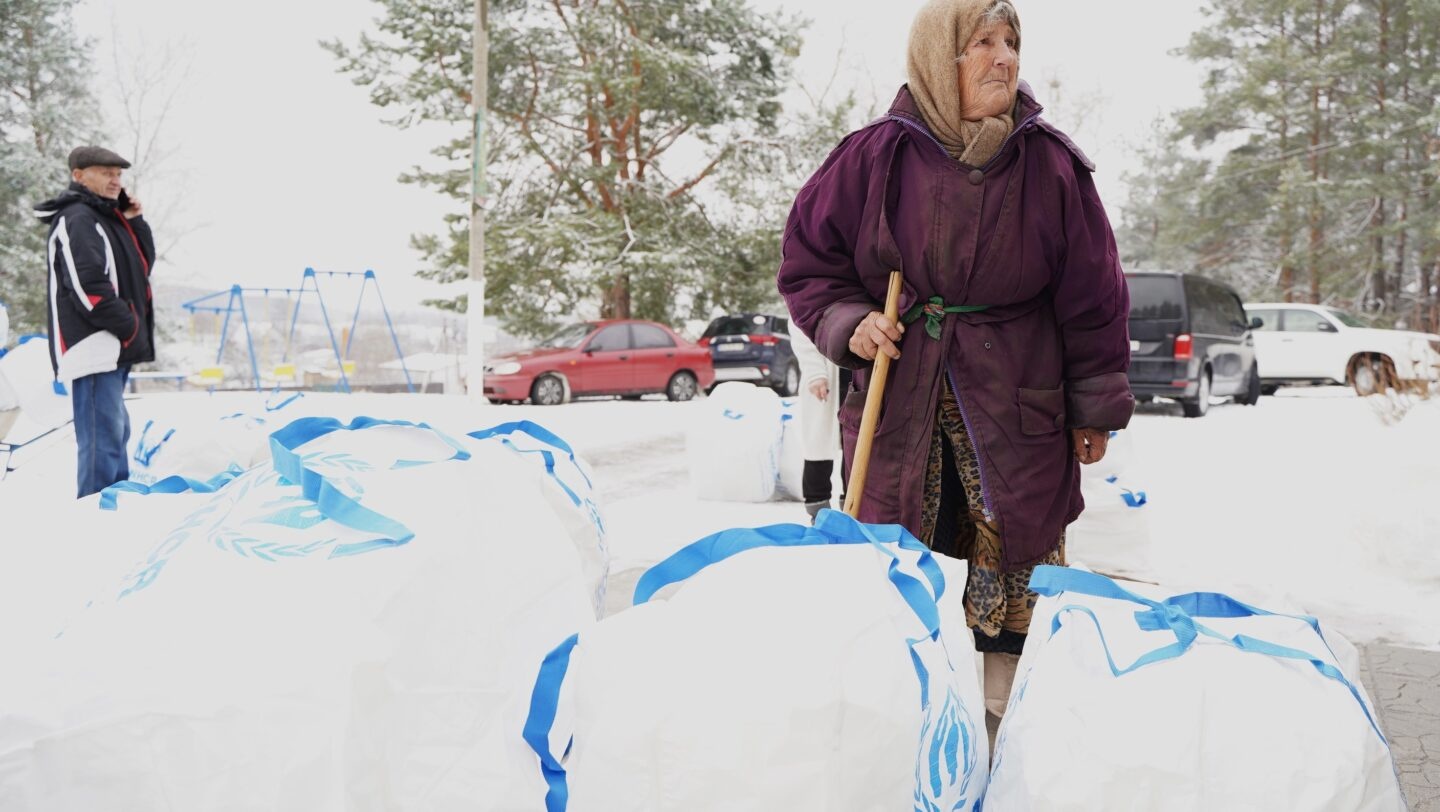 UNHCR distributes Rapid Thermal Kits across the country to help people stay warm in their homes this winter. ©UNHCR/Iryna Tymchyshyn  