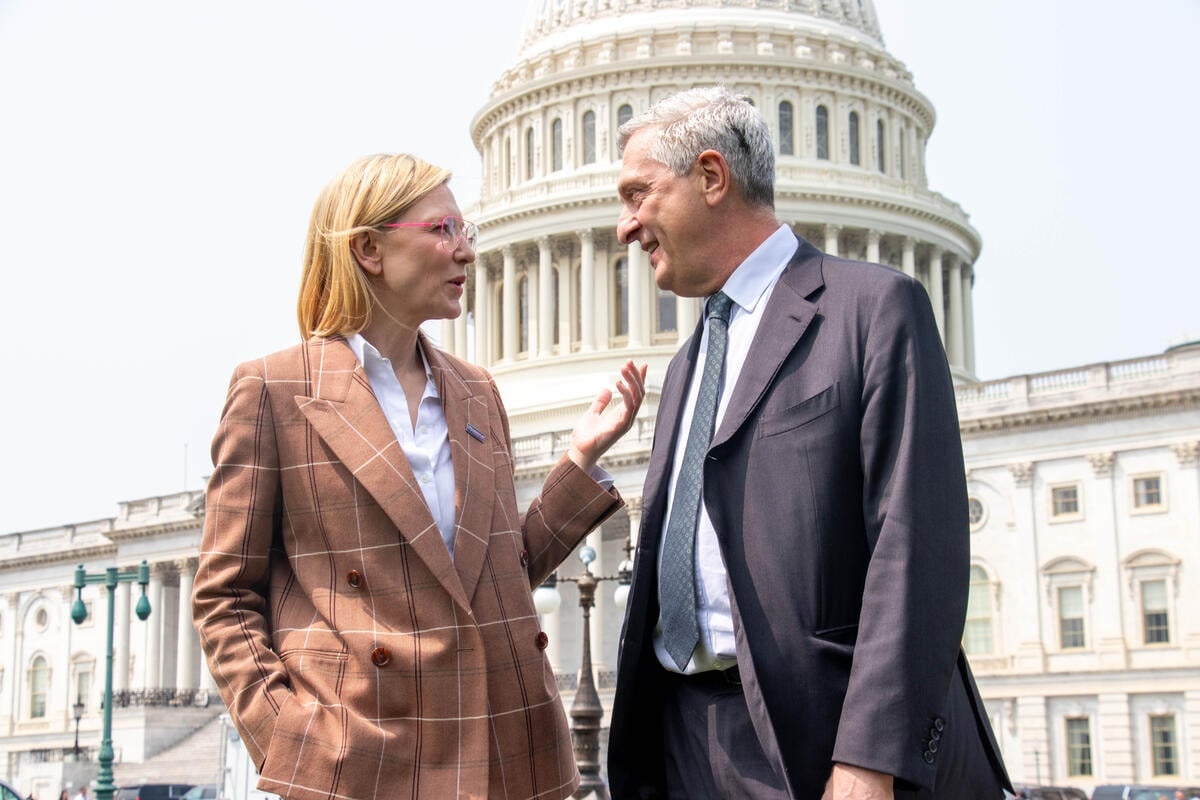 Filippo Grandi and Cate Blanchett talk outside in front of the United States Capitol