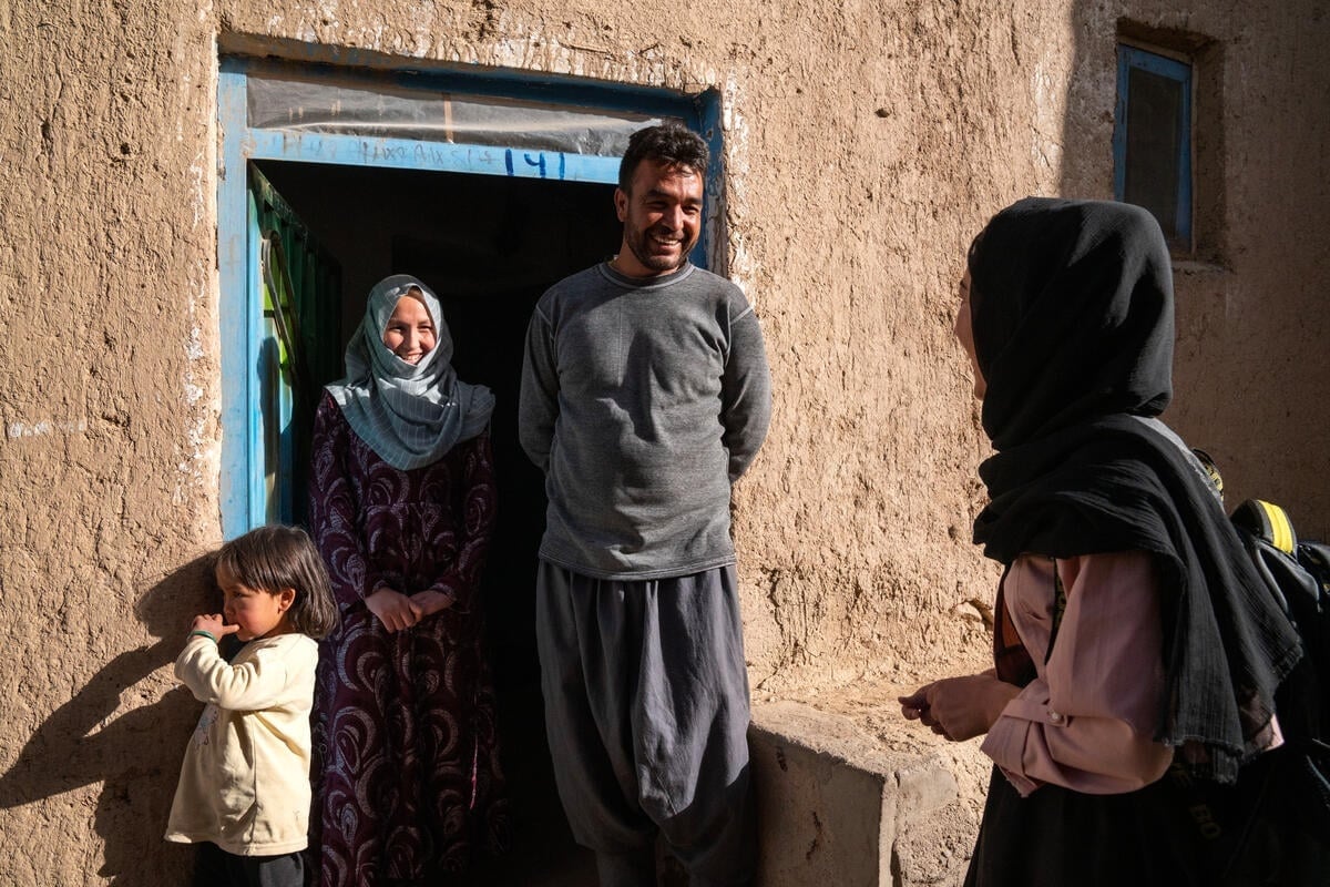 Midwife trainee visiting her village and women afftec by child mortality.