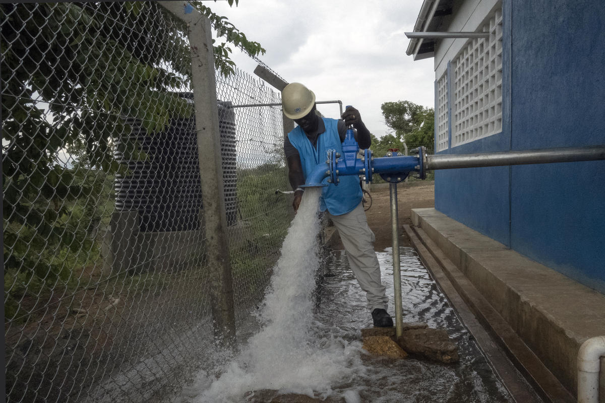 Uganda. Solar power delivers clean water to South Sudanese refugees' doorstep