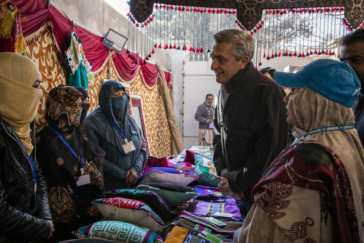 Pakistan. High Commissioner for Refugees visits Afghan refugees in Quetta