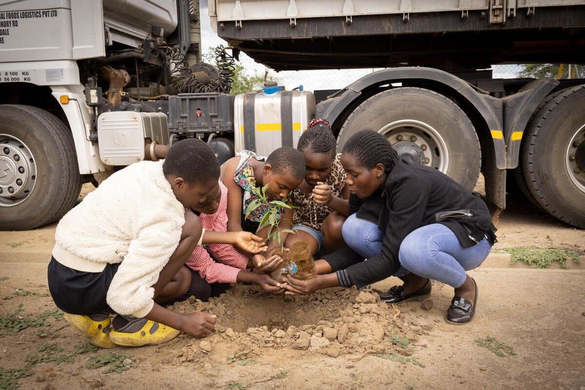Zimbabawe. Young refugee activists for climate and environment