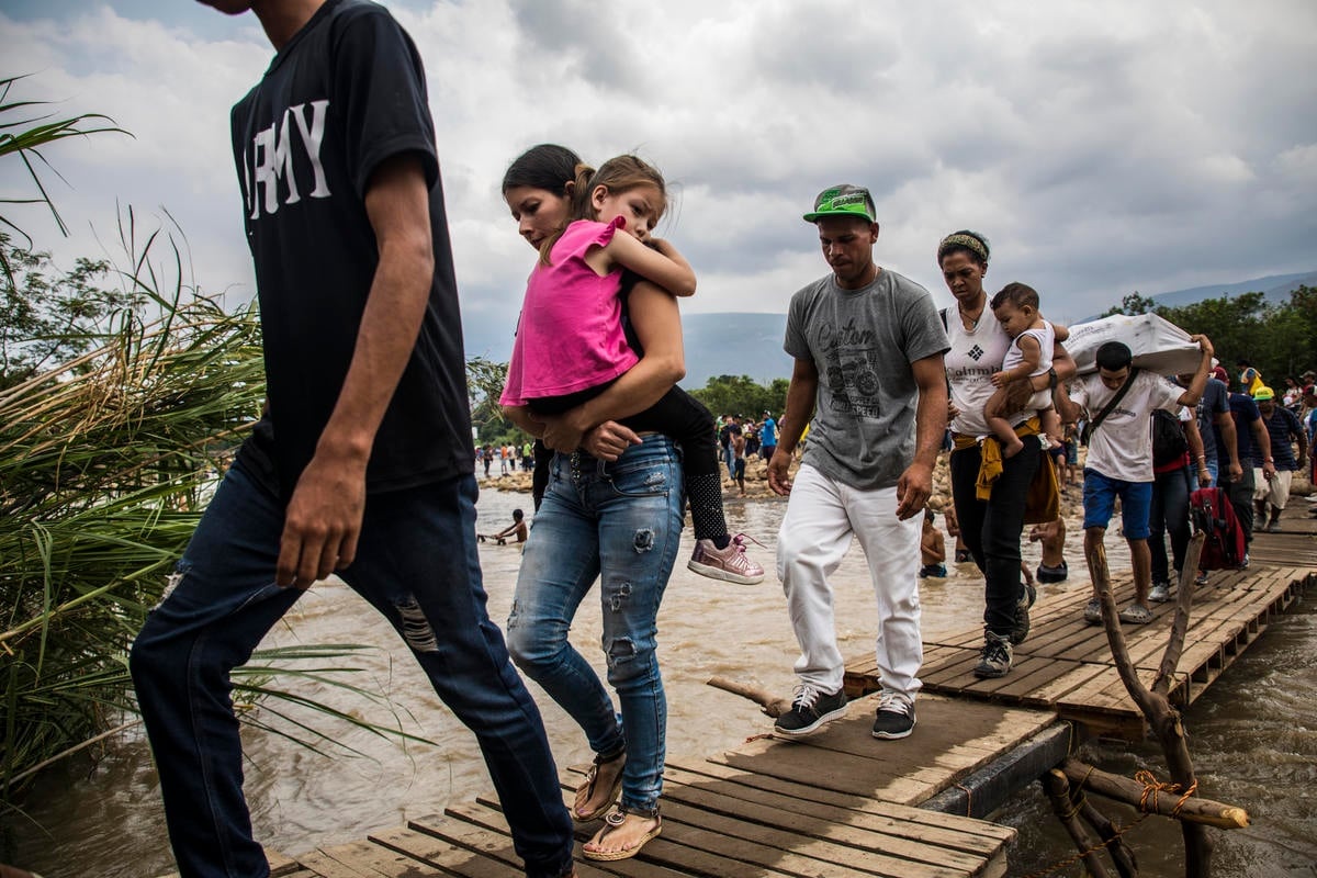 Colombia. Venezuelans risk life and limb to seek help