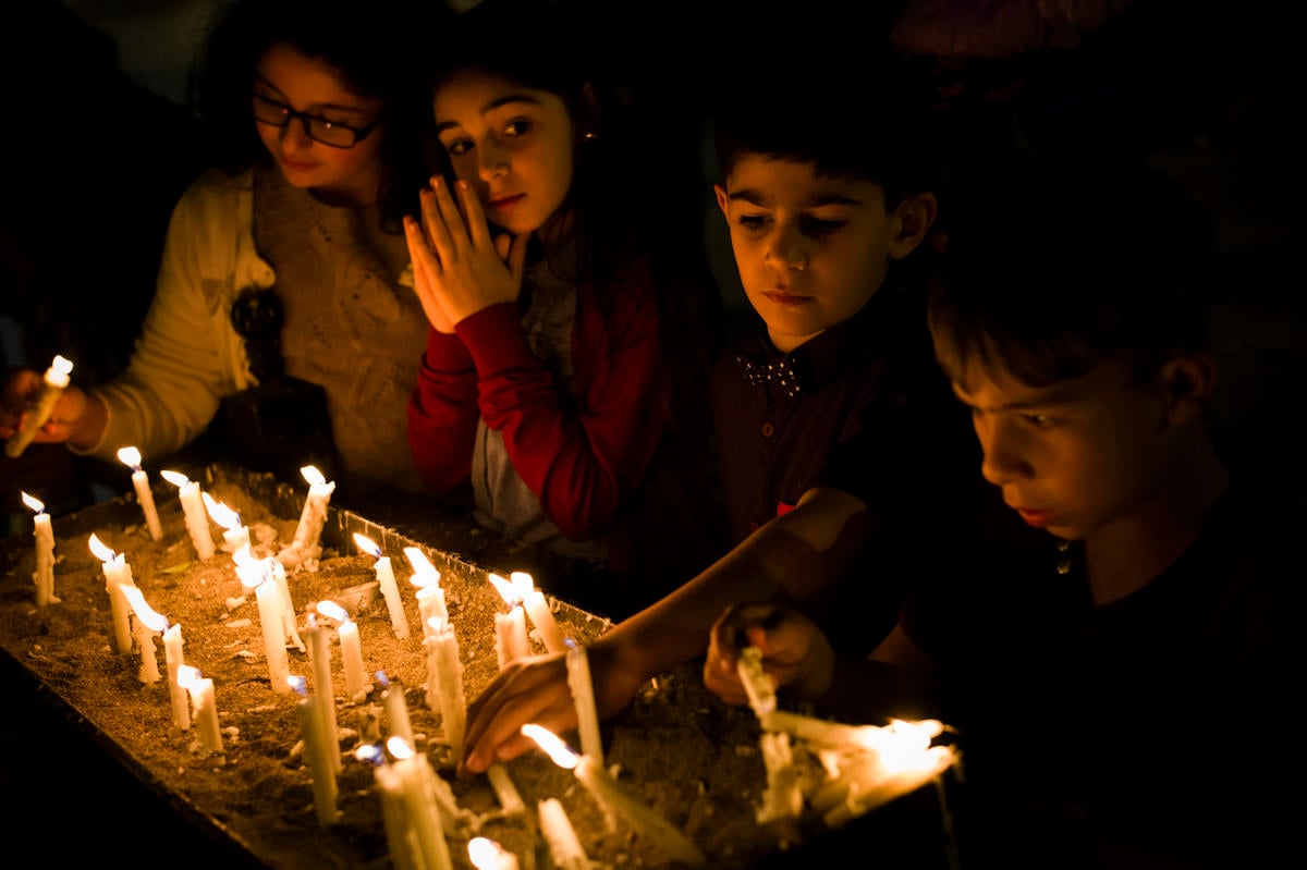 Iraq. Iraqi children light candles