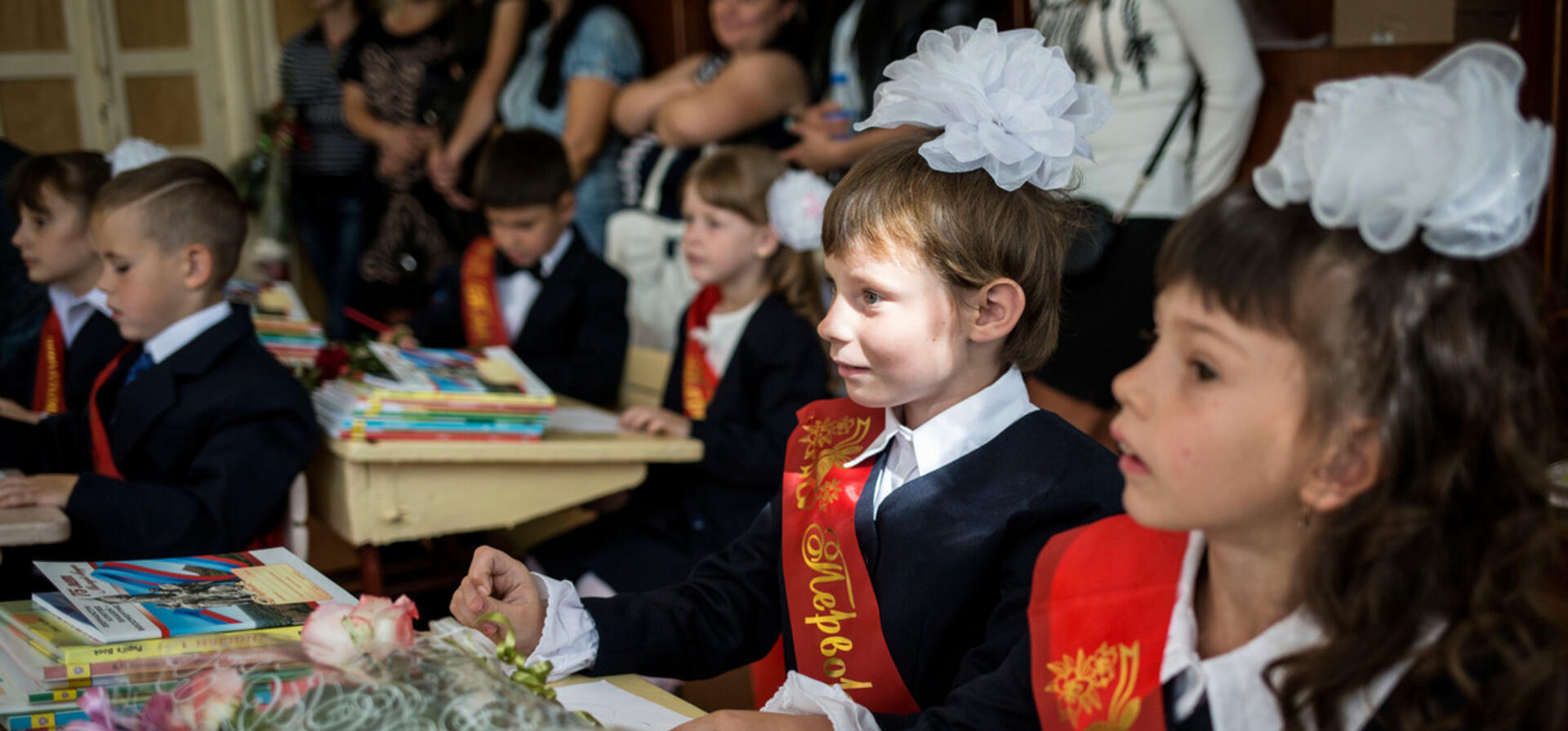 Ukraine. Children of embattled Luhansk start new school year hoping for peace