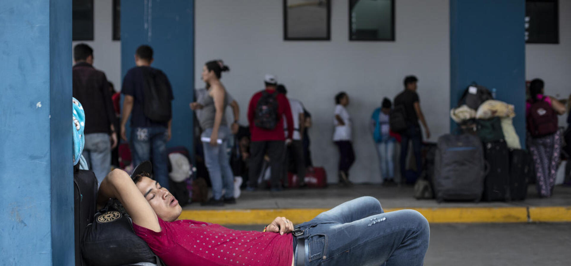 Peru. Venezuelans arrive at Ecuador-Peru frontier