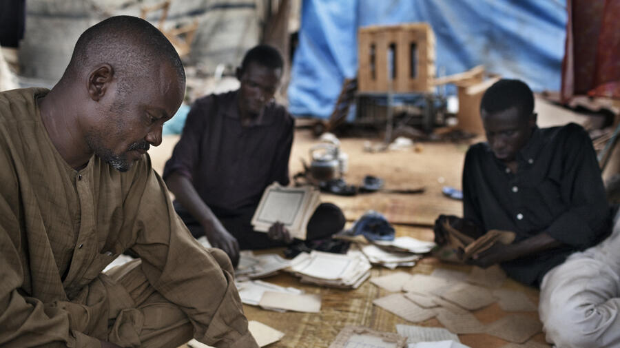 Central African Republic/ Central African IDPs/ Adam and his colleagues are trying to reconstitute Corans