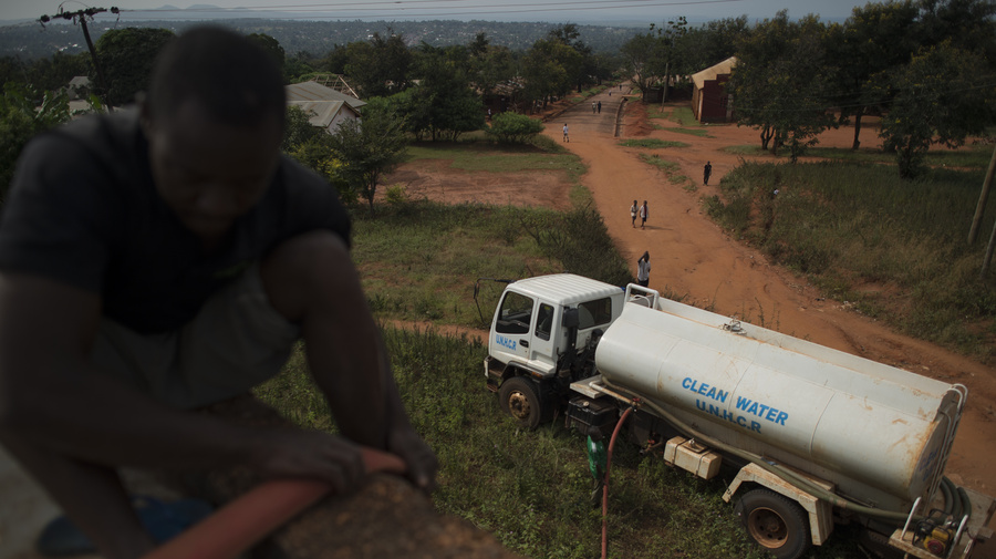 UNHCR is trucking in clean water as one of the responses to the cholera outbreak in the Kagunga area of Tanzania.