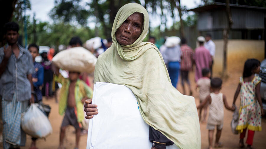 Bangladesh. UNHCR getting ever more Rohingya into shelter