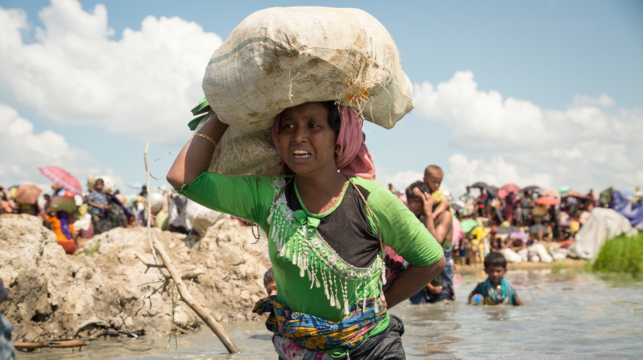 Bangladesh. Thousands stranded near Myanmar border
