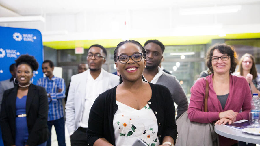 Canada. High Commissioner visits students and activists in Ottawa