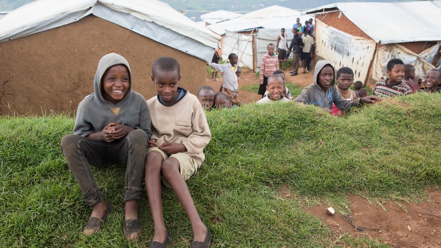 Rwanda. UNHCR Goodwill Ambassador Kristin Davis visits Congolese and Burundian refugee families