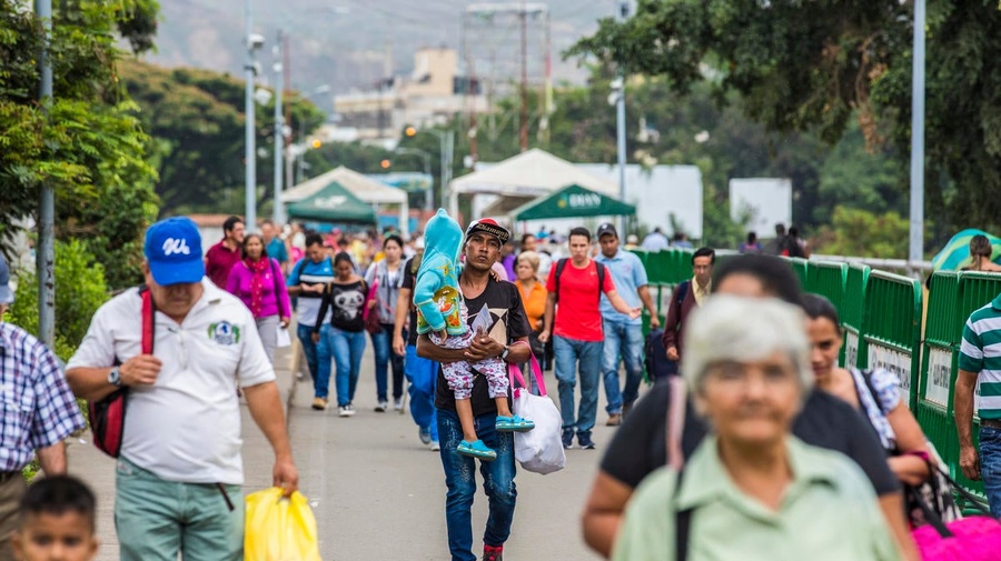 Colombia. Venezuelans risk life and limb to seek help