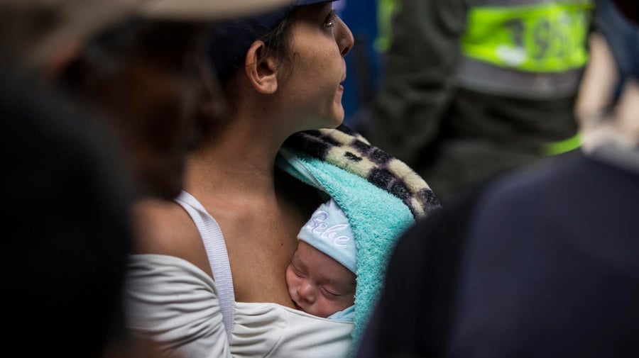 Colombia. Venezuelans risk life and limb to seek help in Colombia