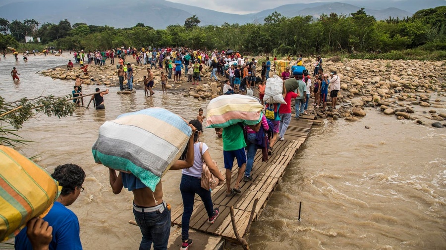 Colombia. Venezuelans risk life and limb to seek help