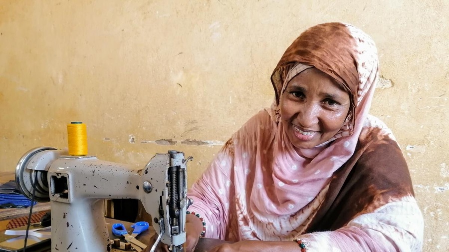 Niger. Don't die, please buy – Malian artisan refugees make COVID-19 face masks