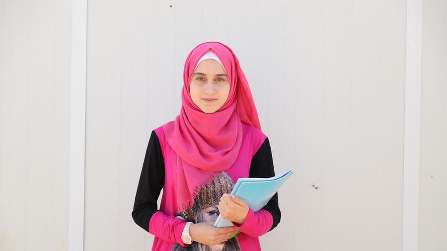 Jordan. Syrian teenager harnesses passion for teaching during pandemic