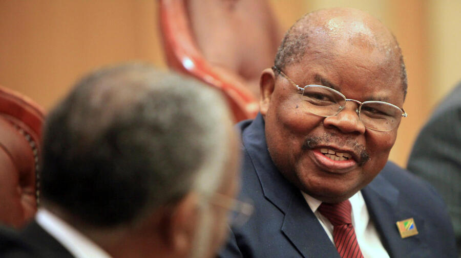 Sudan. Tanzania's former President Mkapa speaks with Sudan's Foreign Minister Karti during a meeting in Khartoum