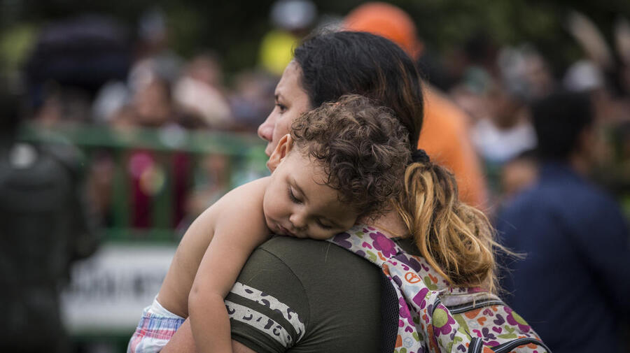 Colombia. Venezuelans risk life and limb to seek help in Colombia