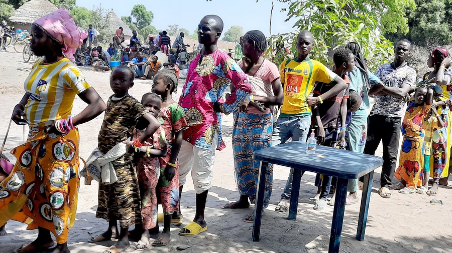 Newly arrived refugees from CAR arrive to Chad, April 16, 2021.