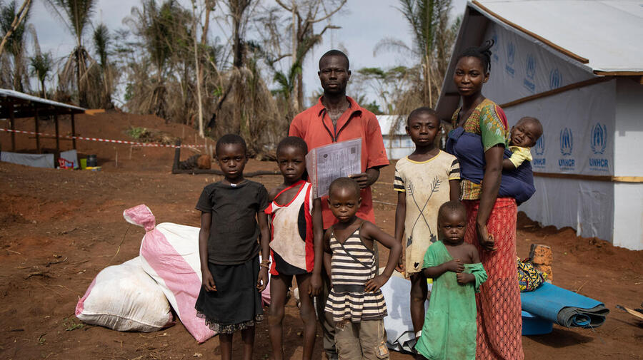 Democratic Republic of Congo. High Commissioner visits CAR refugees