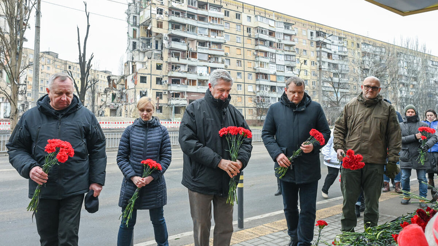 Ukraine. High Commissioner visits missile-hit Dnipro during country visit